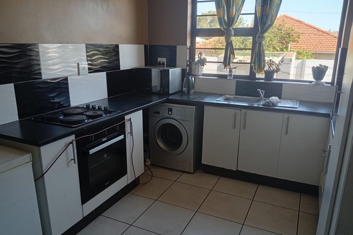 Perfect Investment Property with 4 Income-Generating flats - Photo 3