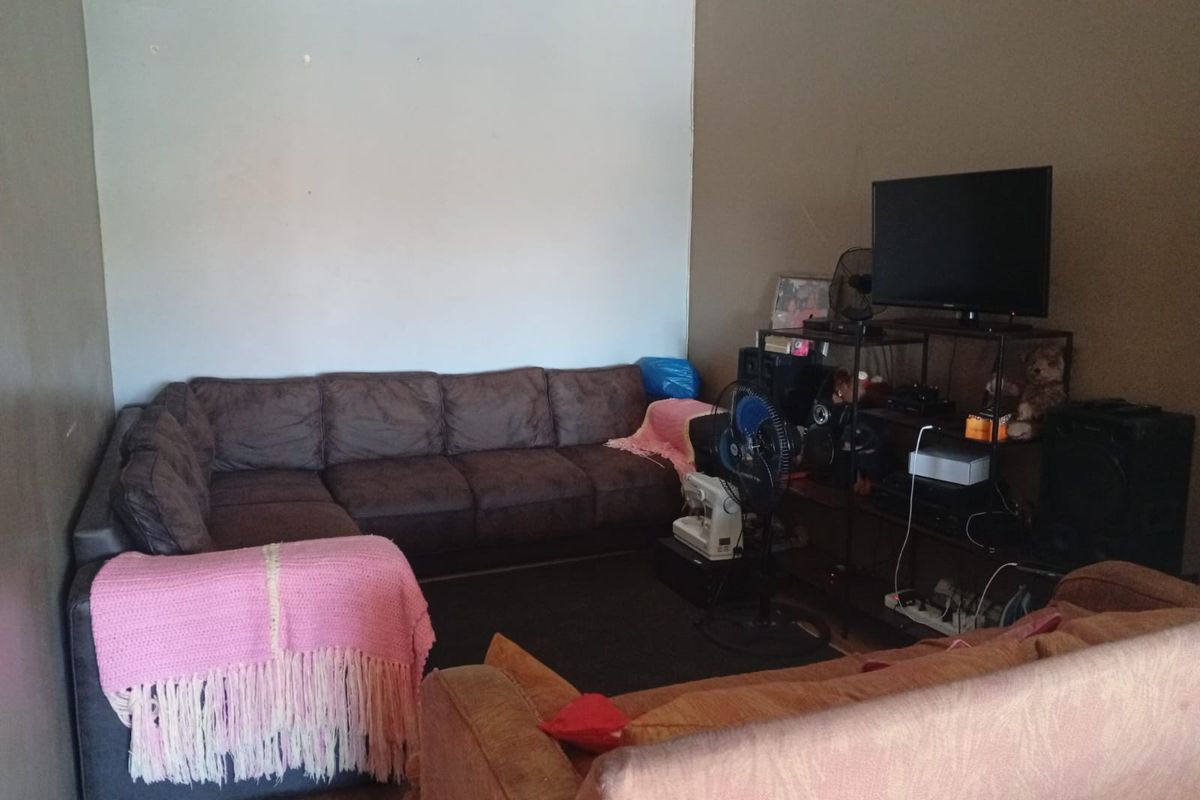 Perfect Investment Property with 4 Income-Generating flats - Photo 4