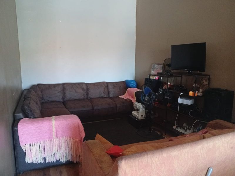 Perfect Investment Property with 4 Income-Generating flats - Photo 4