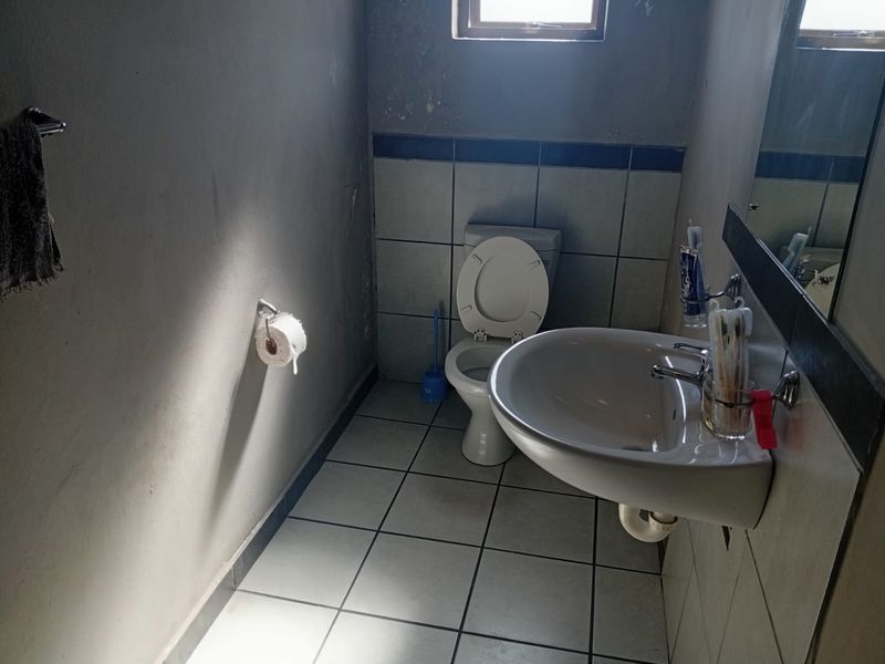 Perfect Investment Property with 4 Income-Generating flats - Photo 6