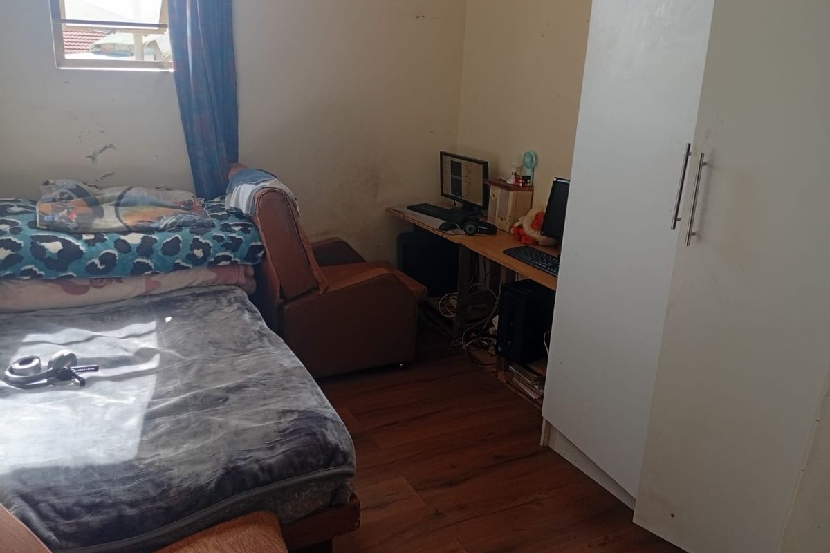 Perfect Investment Property with 4 Income-Generating flats - Photo 5