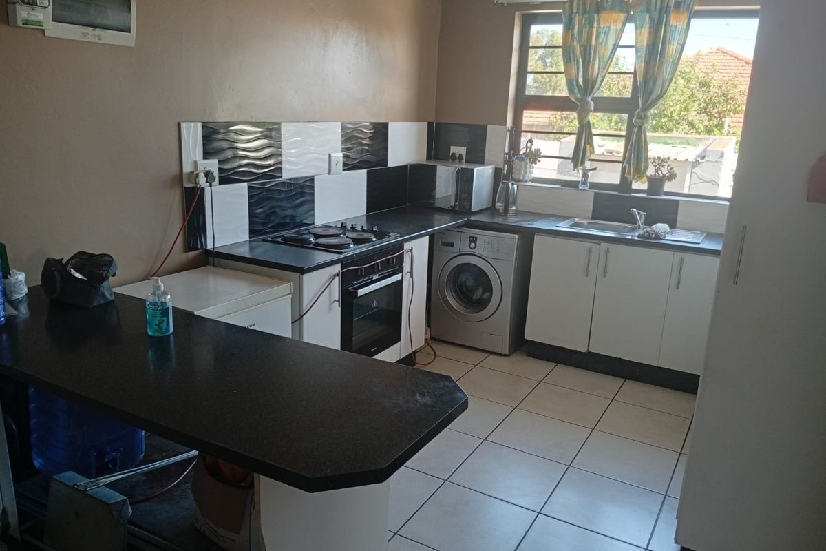 Perfect Investment Property with 4 Income-Generating flats - Photo 2