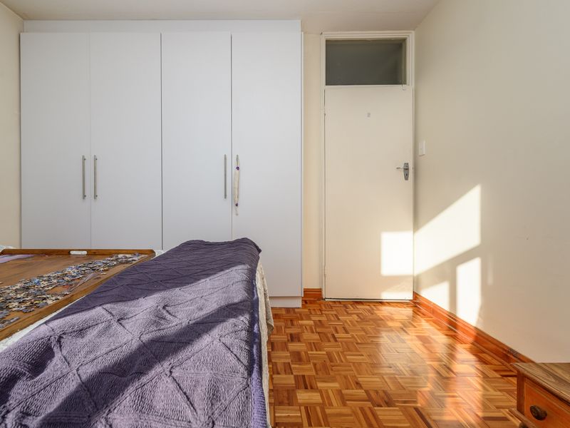 Spacious Beachfront Living with Panoramic Sea Views – 13th Floor - Photo 5