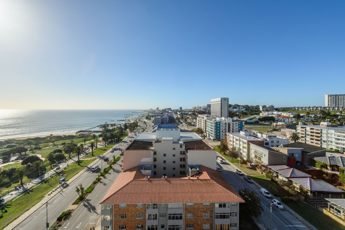 Spacious Beachfront Living with Panoramic Sea Views – 13th Floor - Photo 4