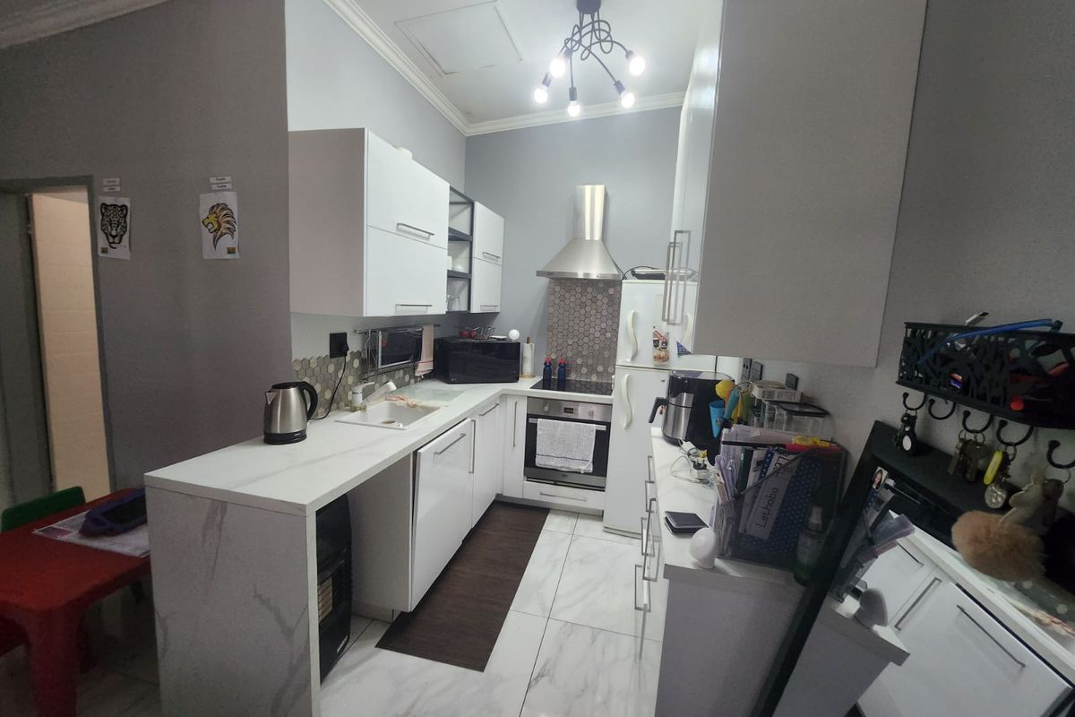 Sleek, Stylish & Secure – Modern 2-Bedroom Cluster Living at Its Finest - Photo 5