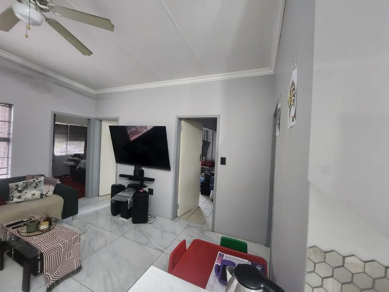 Sleek, Stylish & Secure – Modern 2-Bedroom Cluster Living at Its Finest - Photo 3