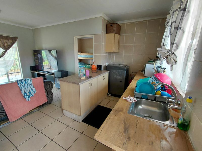 First  Floor unit Oudorp Klerksdorp - Photo 3