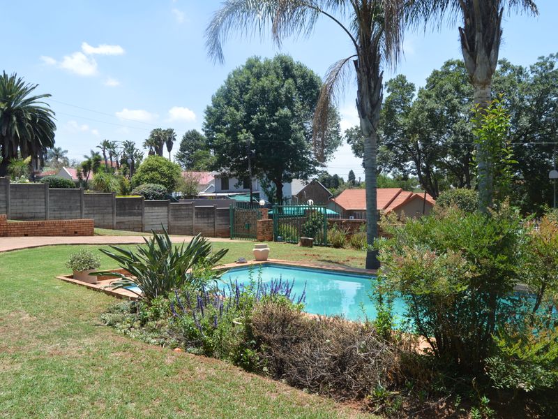 Charming 3-Bedroom Home with Separate Flatlet - Photo 3