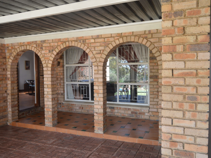 Charming 3-Bedroom Home with Separate Flatlet - Photo 4