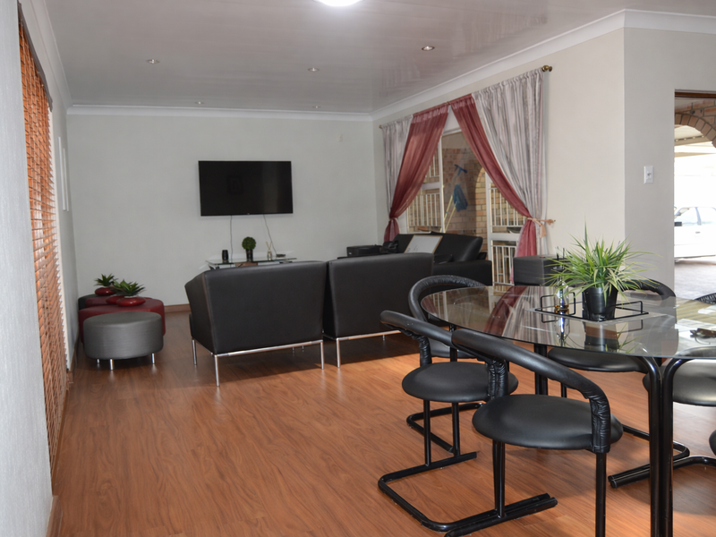 Charming 3-Bedroom Home with Separate Flatlet - Photo 9