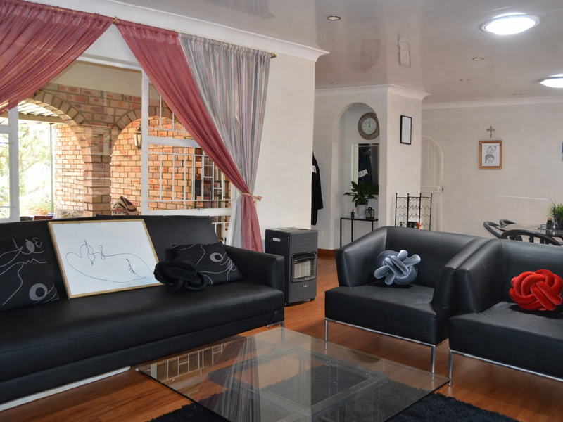 Charming 3-Bedroom Home with Separate Flatlet - Photo 8