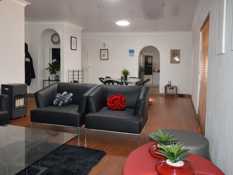 Charming 3-Bedroom Home with Separate Flatlet - Photo 7