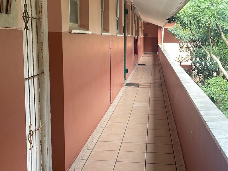 Prime Location Apartment In Essenwood,  Durban - Photo 2
