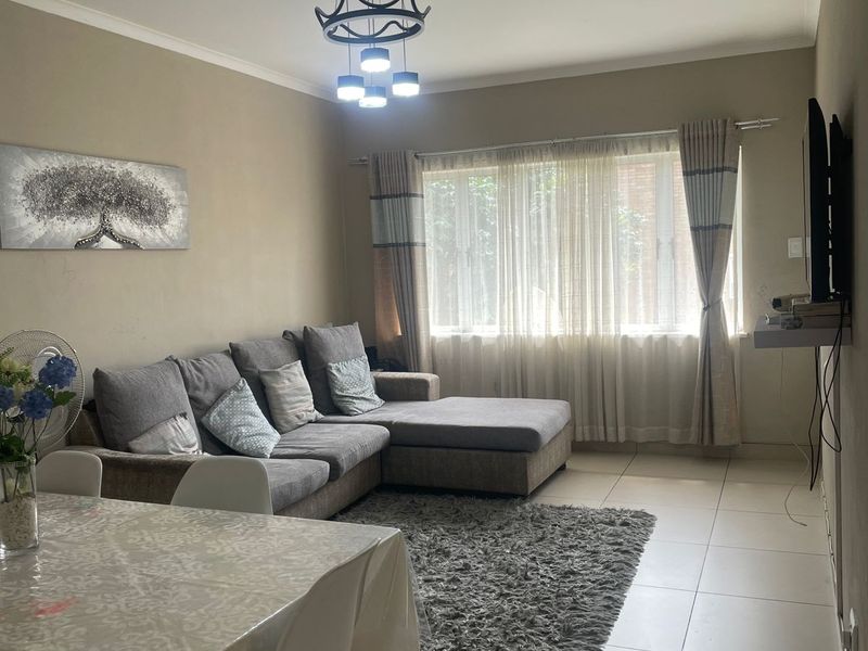 Prime Location Apartment In Essenwood,  Durban - Photo 4