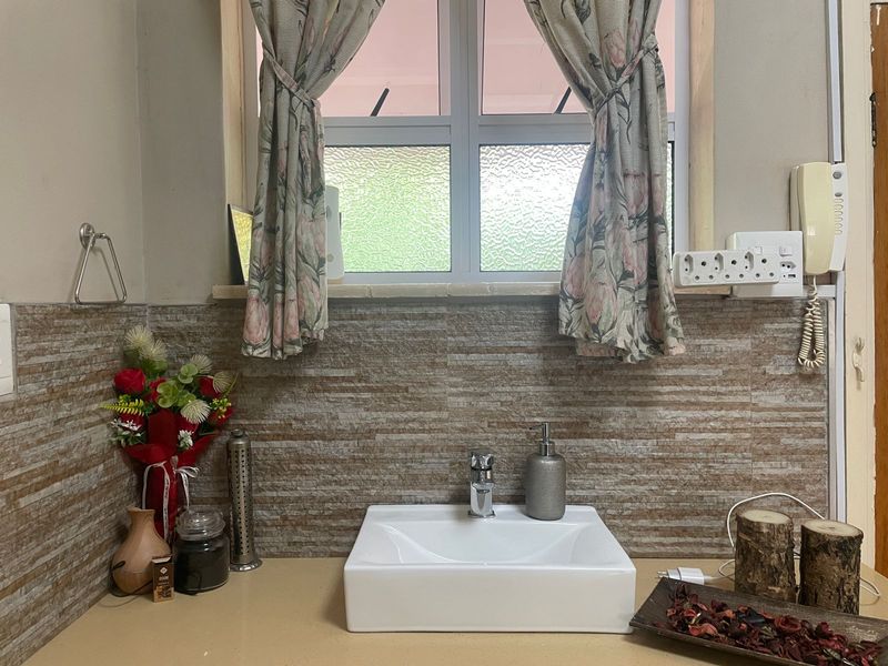 Prime Location Apartment In Essenwood,  Durban - Photo 9