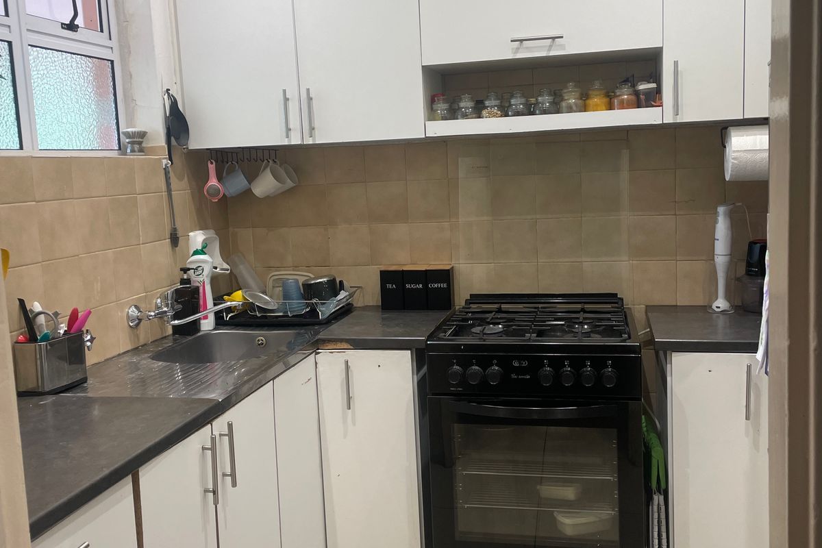 Prime Location Apartment In Essenwood,  Durban - Photo 3