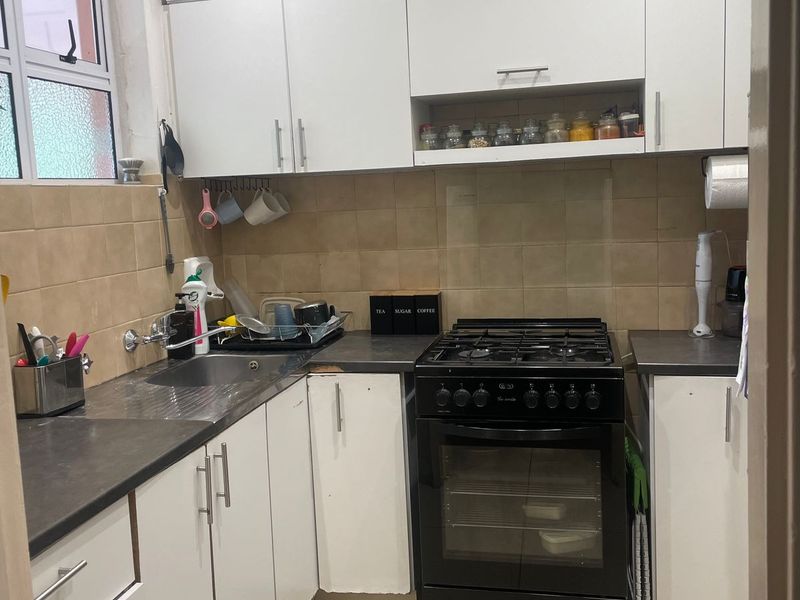 Prime Location Apartment In Essenwood,  Durban - Photo 3