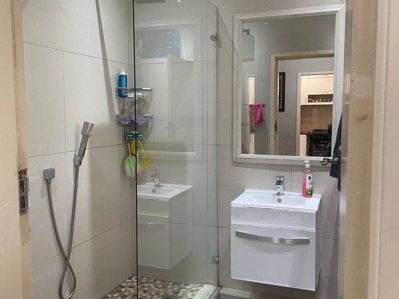 Prime Location Apartment In Essenwood,  Durban - Photo 5