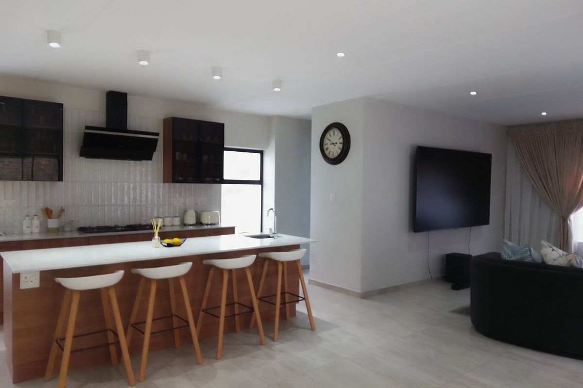 Elegant 4‐Bedroom Family Home to Rent in Lincoln Estate, Midrand - Photo 5