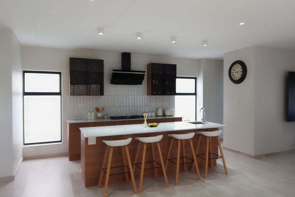 Elegant 4‐Bedroom Family Home to Rent in Lincoln Estate, Midrand - Photo 4