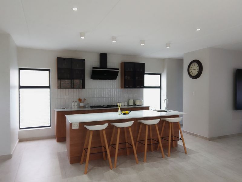 Elegant 4‐Bedroom Family Home to Rent in Lincoln Estate, Midrand - Photo 4