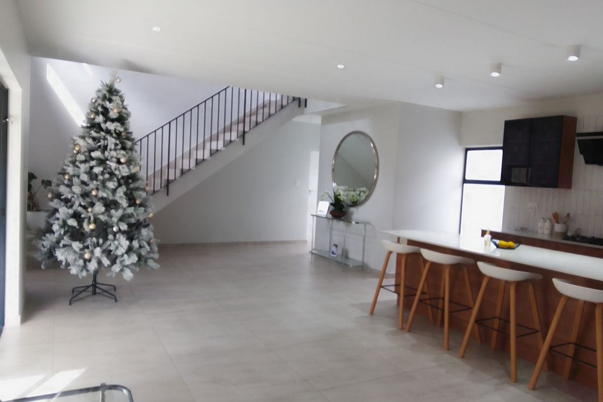 Elegant 4‐Bedroom Family Home to Rent in Lincoln Estate, Midrand - Photo 3