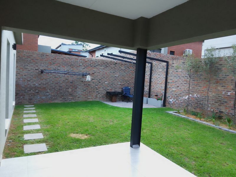 Elegant 4‐Bedroom Family Home to Rent in Lincoln Estate, Midrand - Photo 8