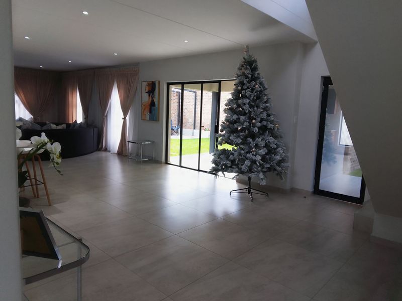 Elegant 4‐Bedroom Family Home to Rent in Lincoln Estate, Midrand - Photo 7