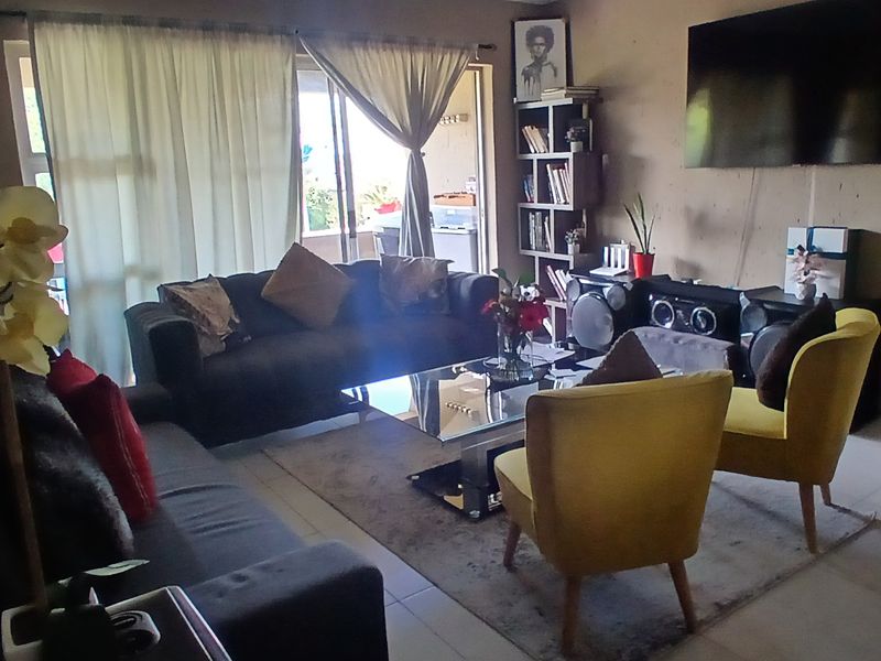 Hidden Gem in Alberante – Stylish Upstairs Living with Space & Serenity - Photo 5