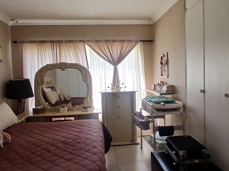 Hidden Gem in Alberante – Stylish Upstairs Living with Space & Serenity - Photo 10