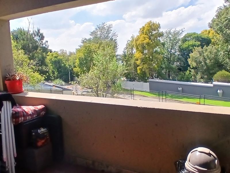 Hidden Gem in Alberante – Stylish Upstairs Living with Space & Serenity - Photo 7