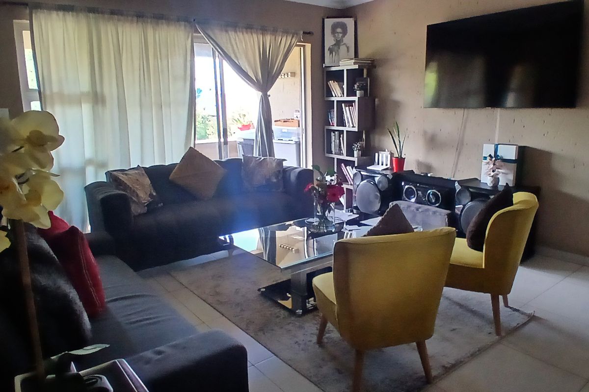 Hidden Gem in Alberante – Stylish Upstairs Living with Space & Serenity - Photo 4