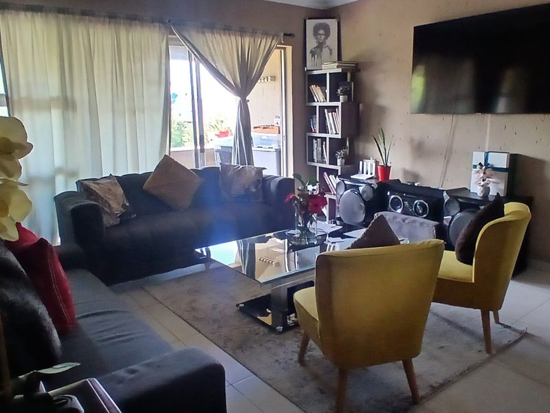 Hidden Gem in Alberante – Stylish Upstairs Living with Space & Serenity - Photo 4