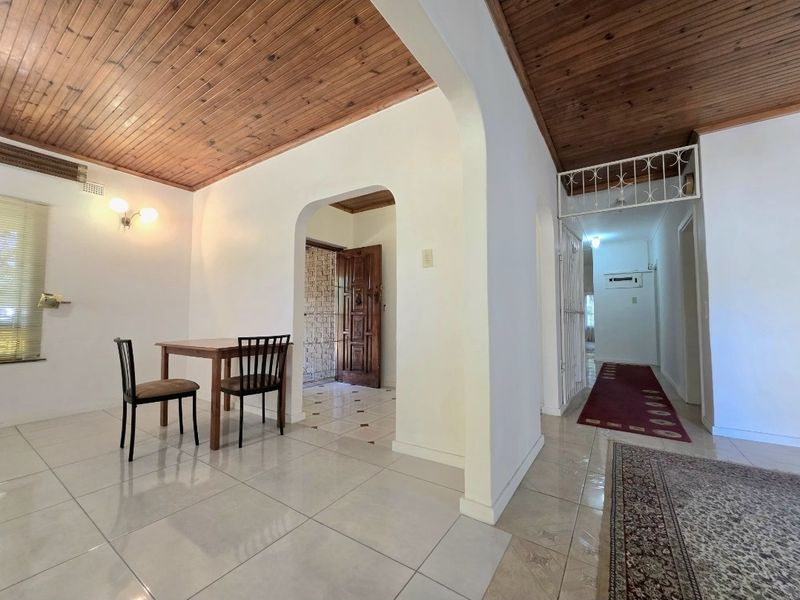 Stunning, Move in Ready 4- Bedroom home with income generating outbuilding!! - Photo 10