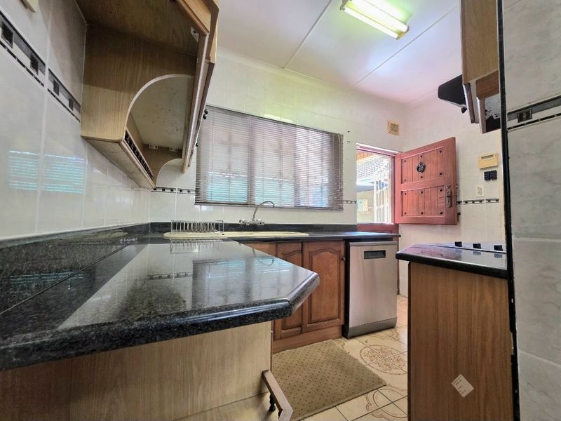 Stunning, Move in Ready 4- Bedroom home with income generating outbuilding!! - Photo 6