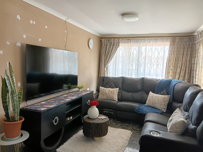 Need a Home, Buy this Neat Home - Photo 4