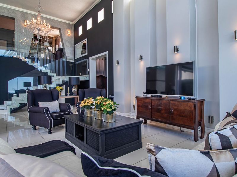 Stunning Fully Furnished Home with Spectacular Sea Views – Mount Croix, Port Elizabeth - Photo 10