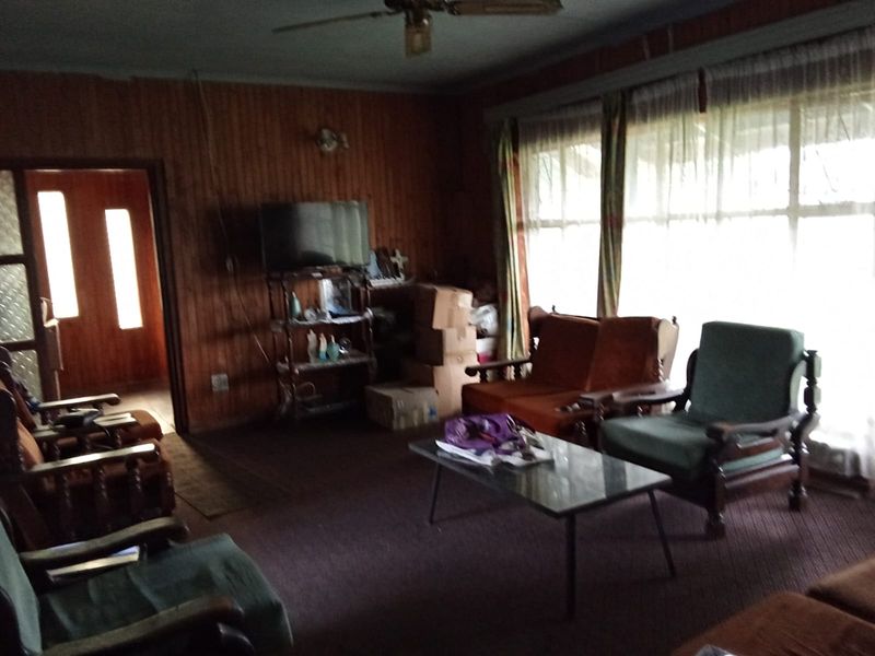 Fixer-Upper Opportunity in the Heart of SE1 – Unlock Its Full Potential - Photo 4