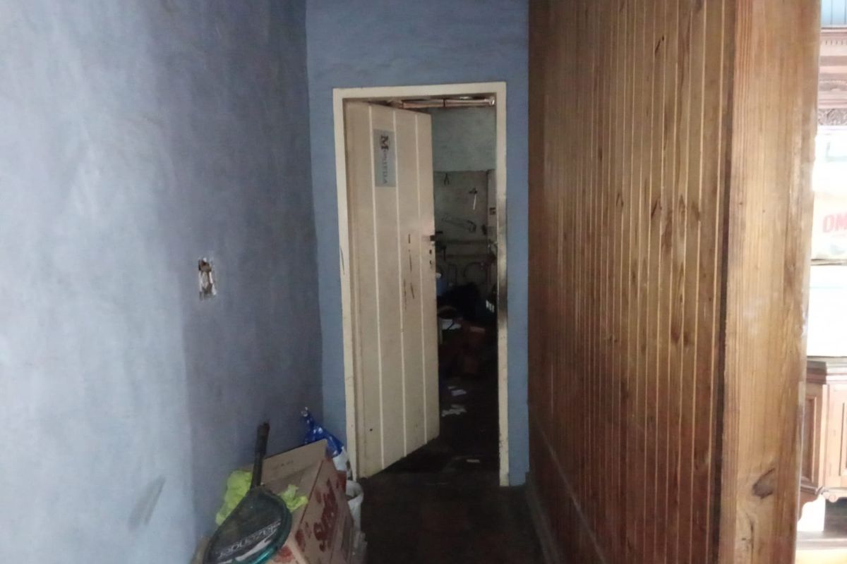 Fixer-Upper Opportunity in the Heart of SE1 – Unlock Its Full Potential - Photo 5