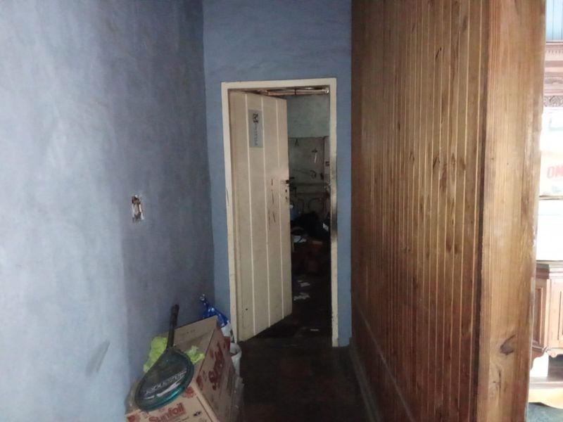 Fixer-Upper Opportunity in the Heart of SE1 – Unlock Its Full Potential - Photo 5