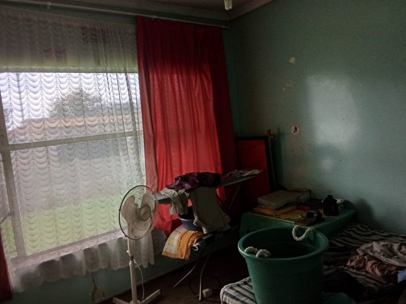 Fixer-Upper Opportunity in the Heart of SE1 – Unlock Its Full Potential - Photo 9