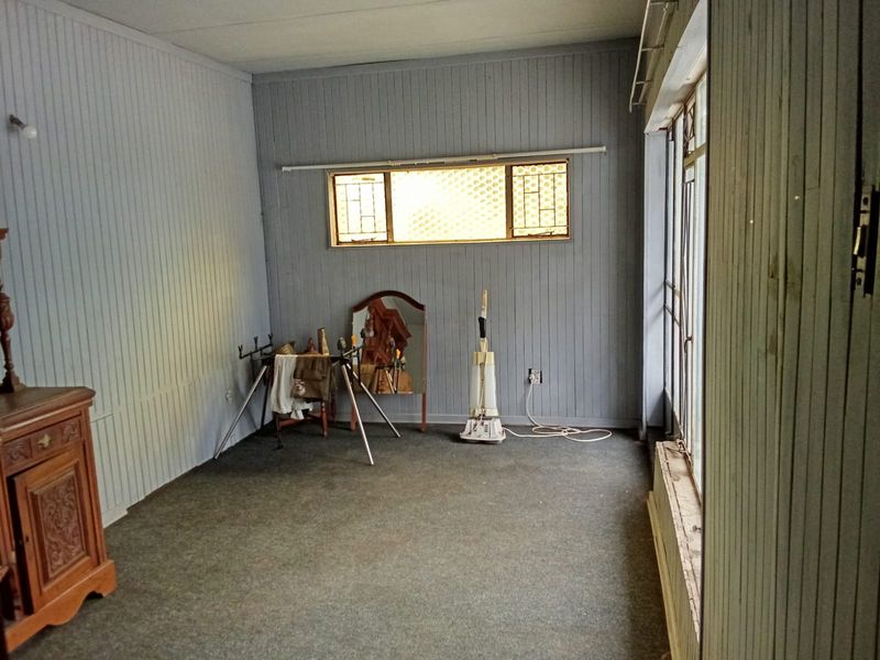 Fixer-Upper Opportunity in the Heart of SE1 – Unlock Its Full Potential - Photo 6