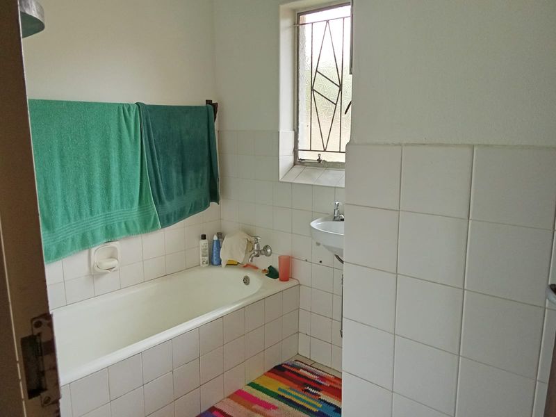 Fixer-Upper Opportunity in the Heart of SE1 – Unlock Its Full Potential - Photo 10