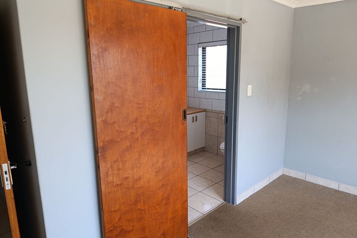 2 Bedroomed spacious apartment to let in Fisherhaven, Hermanus - Photo 4