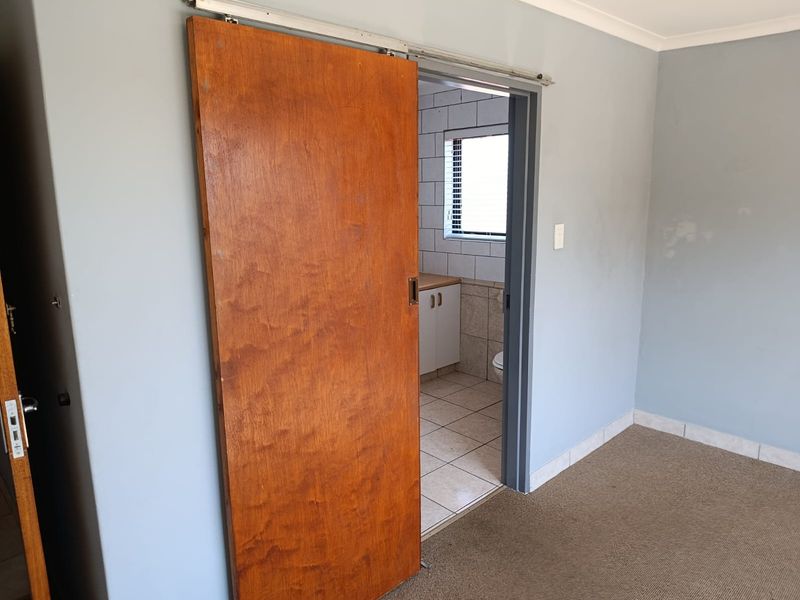2 Bedroomed spacious apartment to let in Fisherhaven, Hermanus - Photo 4
