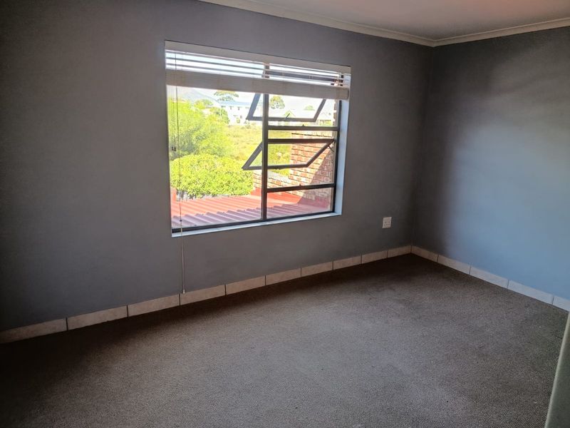 2 Bedroomed spacious apartment to let in Fisherhaven, Hermanus - Photo 6