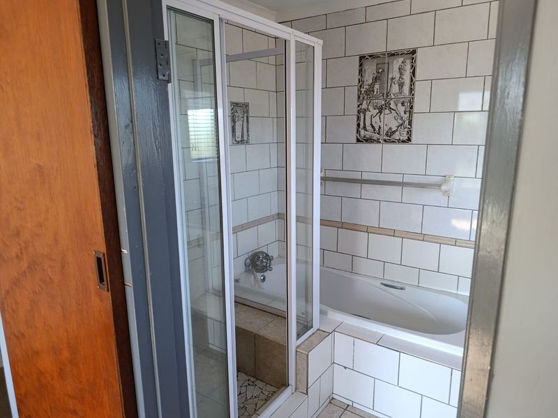 2 Bedroomed spacious apartment to let in Fisherhaven, Hermanus - Photo 5