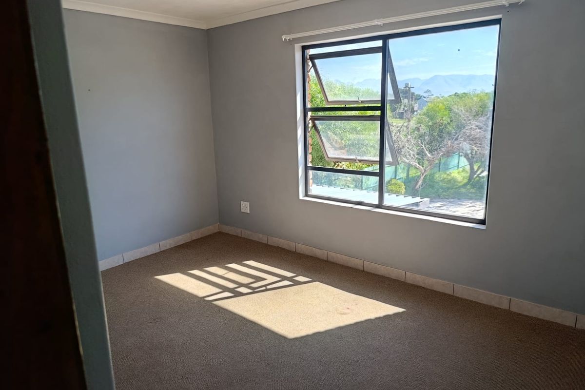 2 Bedroomed spacious apartment to let in Fisherhaven, Hermanus - Photo 3