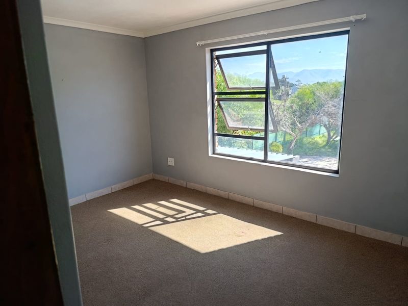 2 Bedroomed spacious apartment to let in Fisherhaven, Hermanus - Photo 3