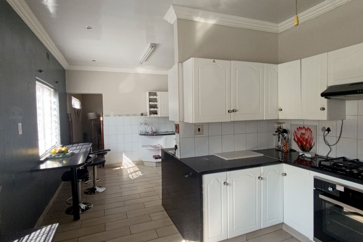 Versatile Family Home Designed for Easy Living and Effortless Entertaining - Photo 3